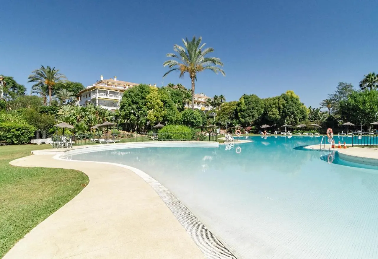 Beautiful Apartment In La Dama De Noche Right Beside The Golf Course Marbella