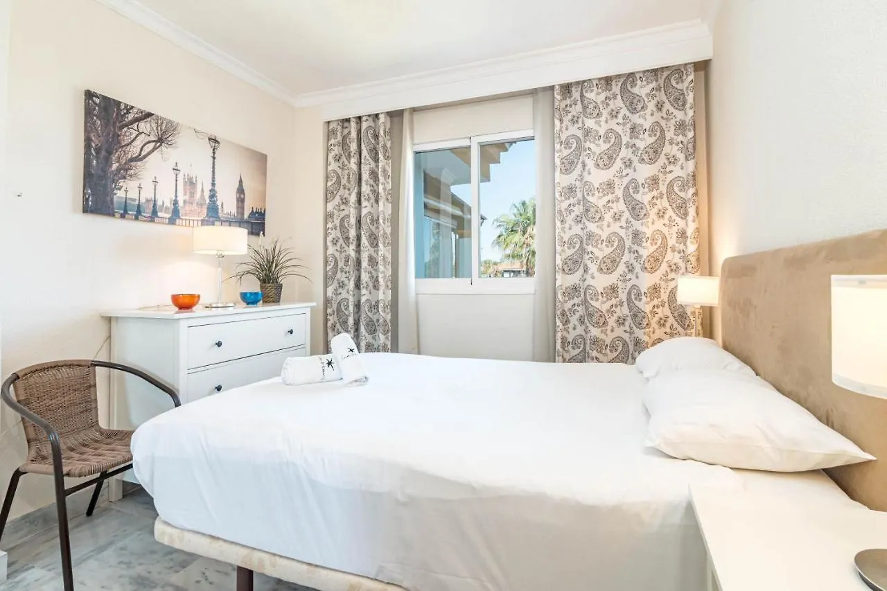 Beautiful Apartment In La Dama De Noche Right Beside The Golf Course Marbella 0*,  Spagna